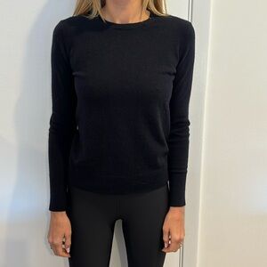 Navy Everlane cashmere sweater